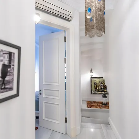 Duplex Modern Gem With Terrace Appartement Istanboel