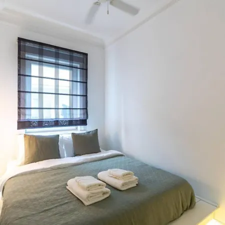 Apartman Duplex Modern Gem With Terrace