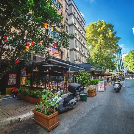 Duplex Modern Gem With Terrace Isztambul