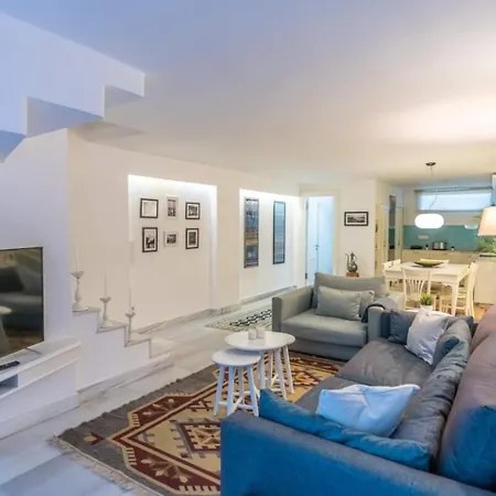 Duplex Modern Gem With Terrace 아파트 *