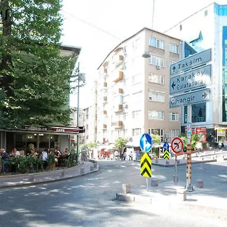 Duplex Modern Gem With Terrace * 이스탄불