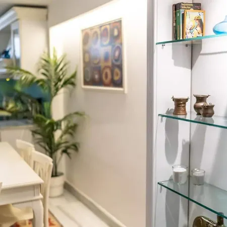 Duplex Modern Gem With Terrace 아파트 이스탄불