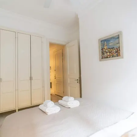 Duplex Modern Gem With Terrace 아파트