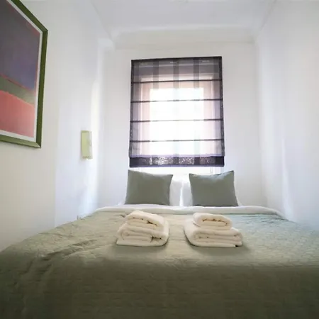 Duplex Modern Gem With Terrace 아파트